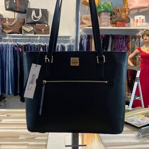 Beautiful new with tags Dooney & Bourke tote bag